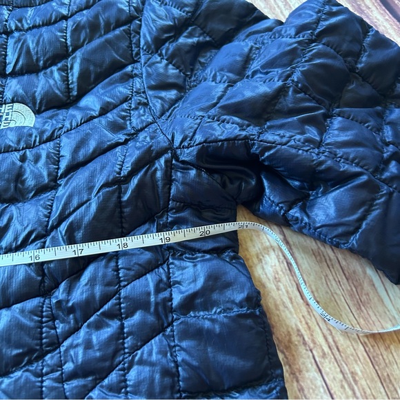 Men’s The Northface Thermoball Jacket Navy Size Medium - Picture 8 of 14